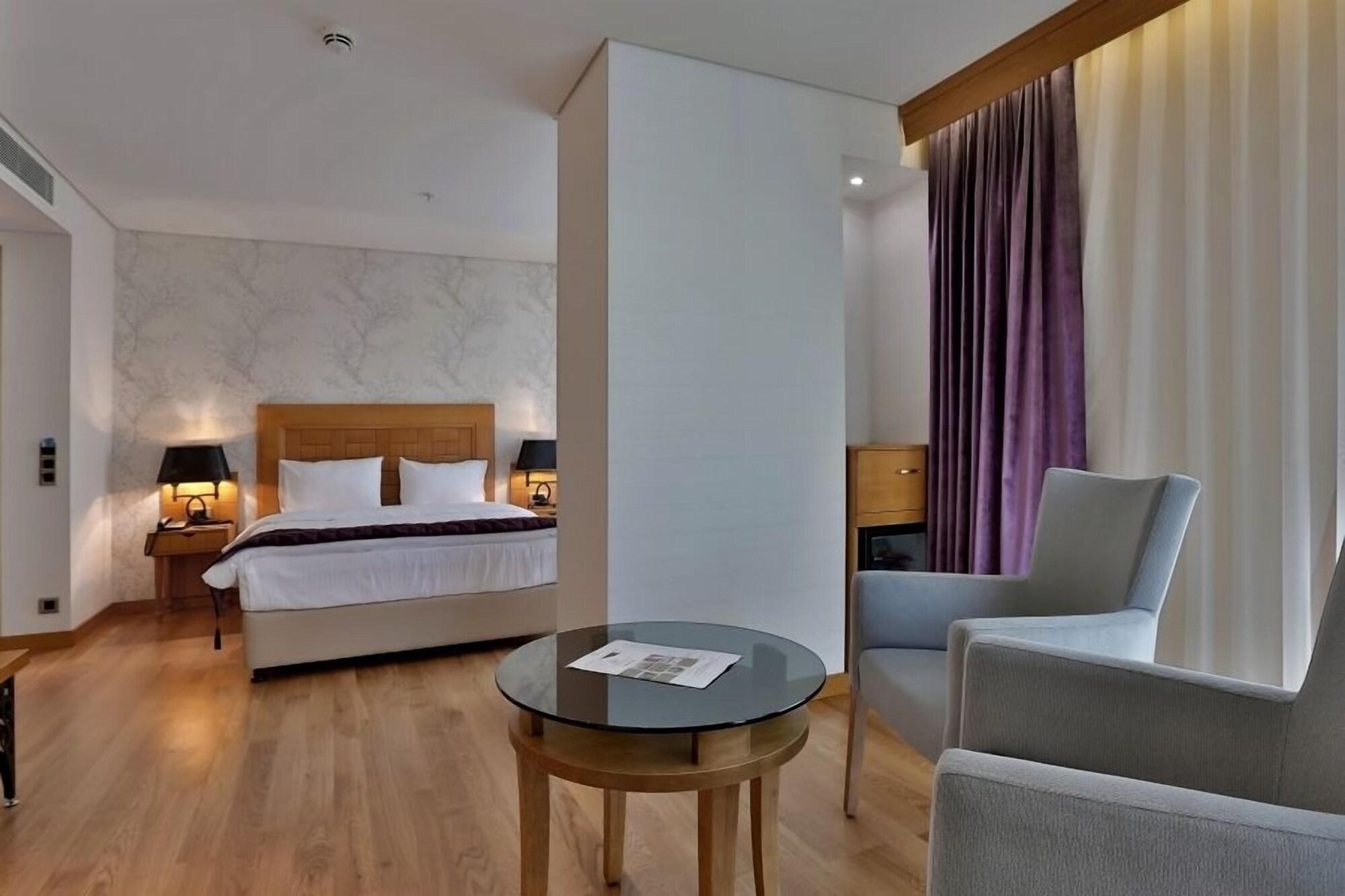 Queen & Otel