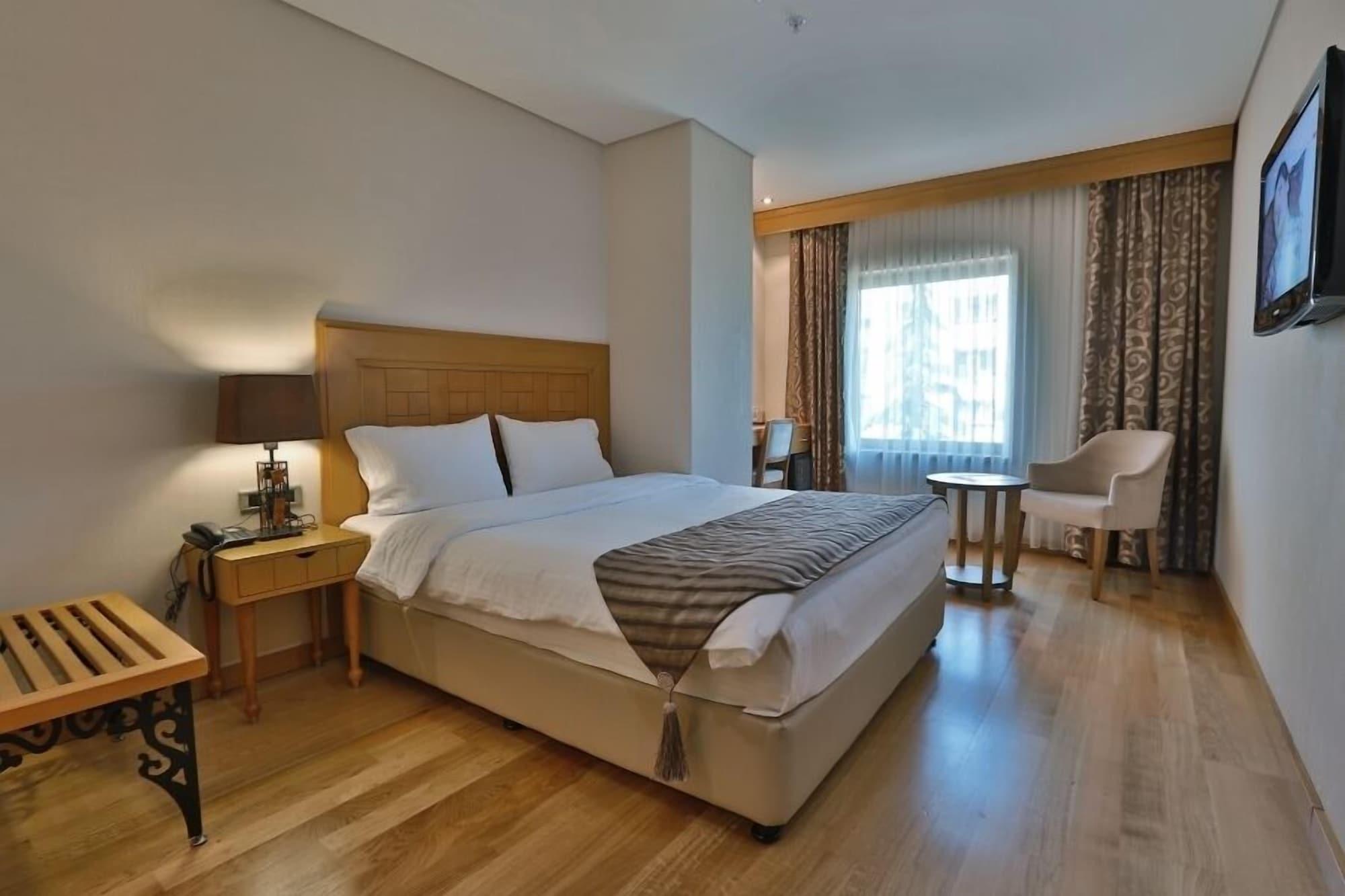 Otel Queen & 4*