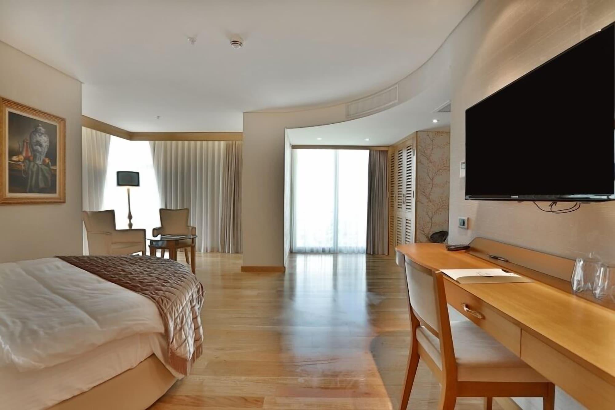 Queen & Otel 4*