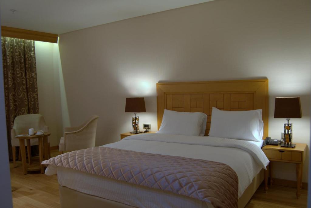 Queen & Otel 4*