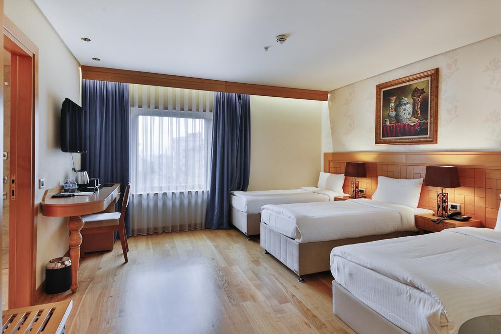 Otel Queen & 4*